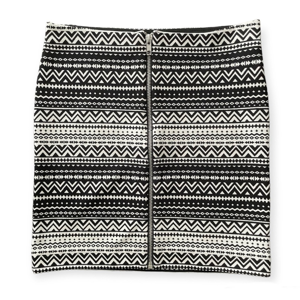 NWOT Forever 21 Aztec Print White Black Skirt Women’s size S